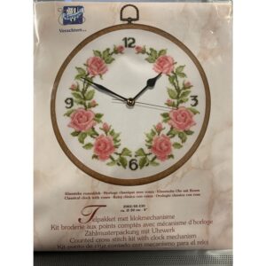 Horloge classique avec roses