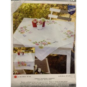 Chemin de table fleur printanière