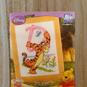 Broderie "lettre Winnie"